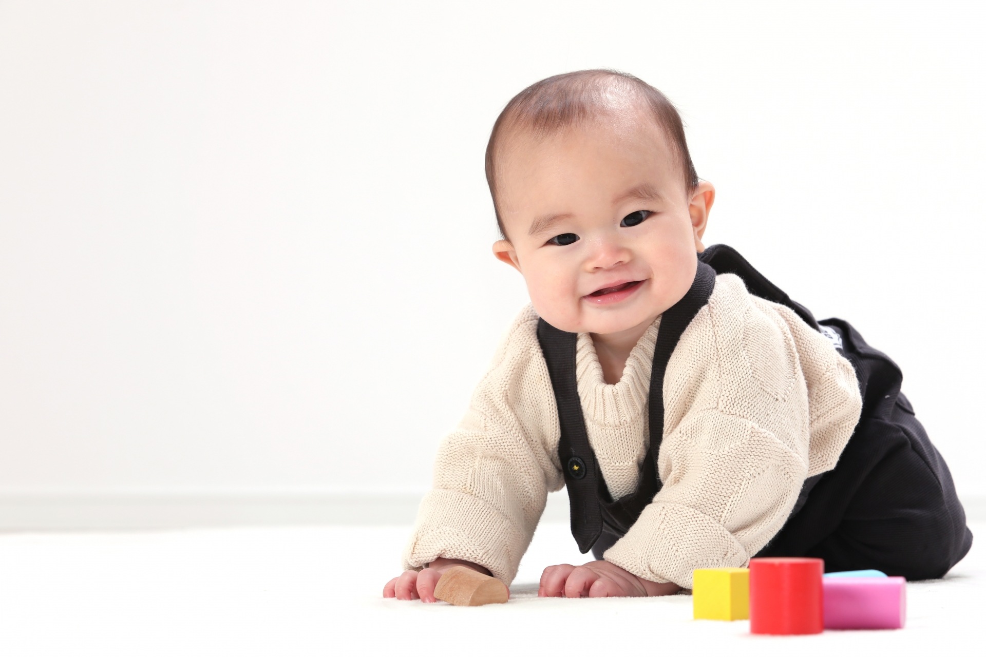 0歳におすすめ知育おもちゃ10選｜月齢別おすすめと失敗しない選び方